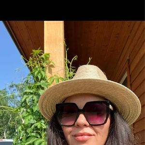 Meet your Posher, Crystel